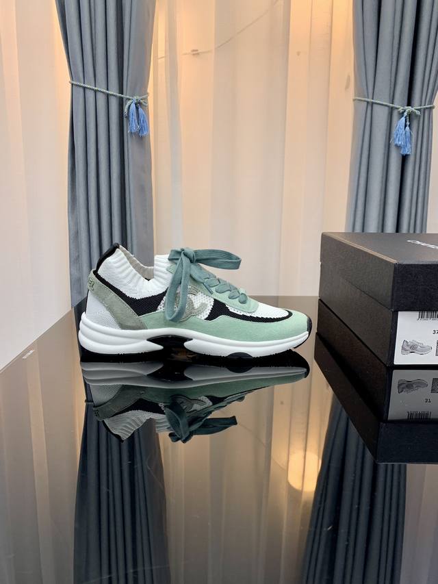 顶级版本 皇冠 顶级版 Chan*L小香 开春最新拼色厚底运动鞋 老爹鞋！老爹鞋 舒适增高，颜值超高，闭眼入的款式！原版1:1顶级复刻！供高端代购首选 材质 鞋