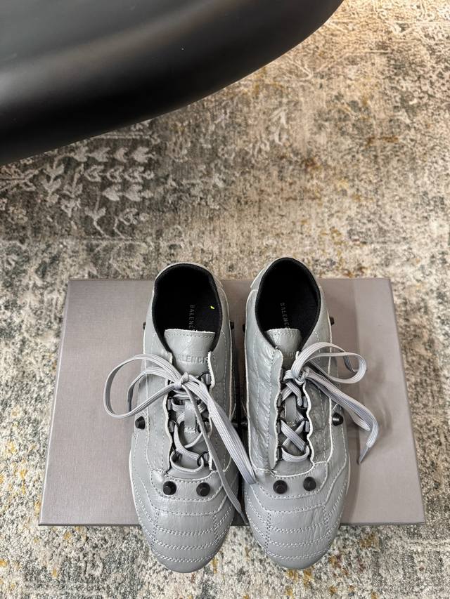 早春新品 ★面料： 牛皮 内里：无纺布 鞋底：橡胶成型底 超软 优雅风格 创造不一样的感觉 跟高：1 Cm 简约气质款式！ 市场顶级 Show Bdetails