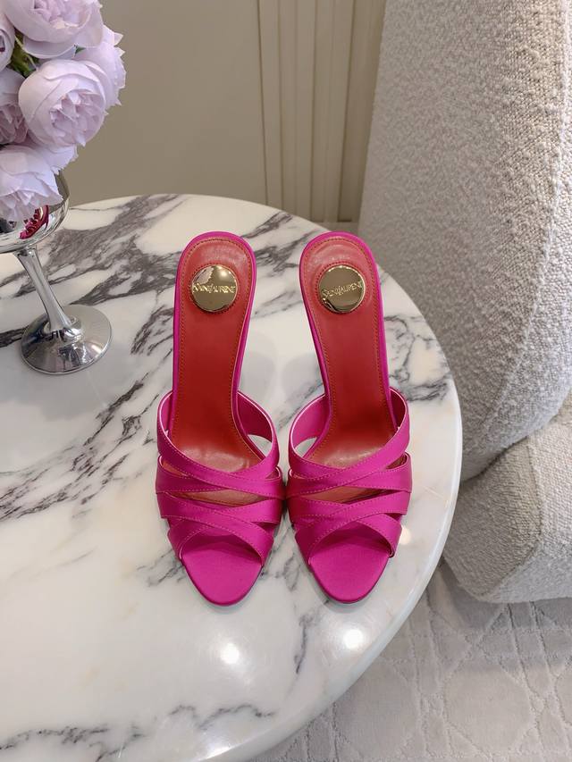 拖鞋p 凉鞋p Saint Lauren* Ysl 杨树林新款尖头高跟凉鞋 小姐姐的美丽尤物高跟鞋 优雅迷人性感 女人味十足 鞋面真丝 内里垫脚羊皮 意大利真皮