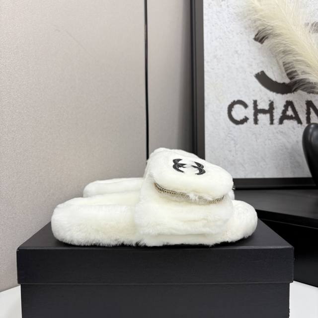 2025Sss官网、小红书同步最新配色小香家爆款火热上线，做工升级版，高品质！ 时尚潮流最新款毛毛拖，上脚超百搭暖底，女主们的最爱 橡胶大底 5码数：35-41