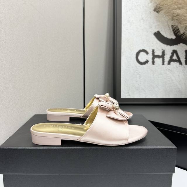 2025小香 本季秋冬季必备单品！！ 香奈儿秋冬重工爆款 小红书力推款，怎么搭配都好看，时髦精必备，香奈儿女士钟爱简约又难以抗拒系搭配展现与众不同的穿搭风格、自