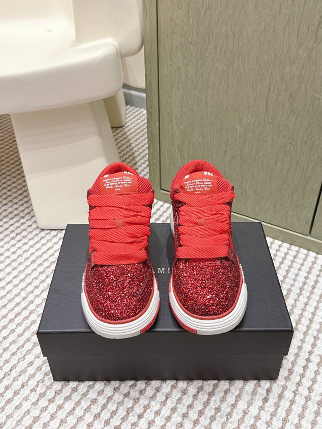 代购级 官网同步包装 Amiri埃米尔 25 春夏季季新款新款 面包鞋 情侣款 休闲 运动鞋 板鞋 原版购入开发 Amiri的品牌字母和 Ma标识出现在鞋身侧面