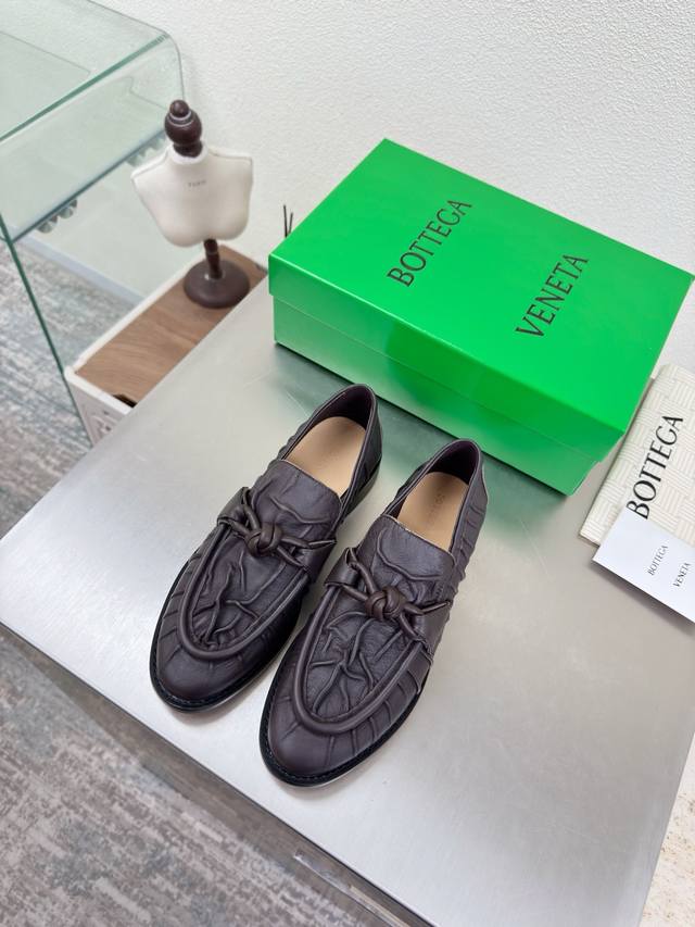 工厂p价p 顶级高端版本 代购品质 原版开发 Bottega Veneta2025Ss新品爆款夏季Astaire真皮扣女士乐福鞋。Bv新款真皮扣质感纽结抢手大爆