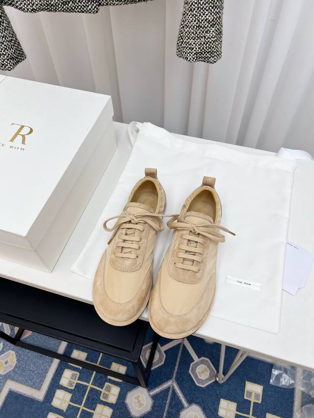 小众潮牌The Row 26春夏新鞋报到 拼色系带阿甘鞋，复古超洋气 经典鞋型适配所有穿搭 高级感藏不住，出街回头率200% 鞋面：采用原版透气科技布拼接牛反绒