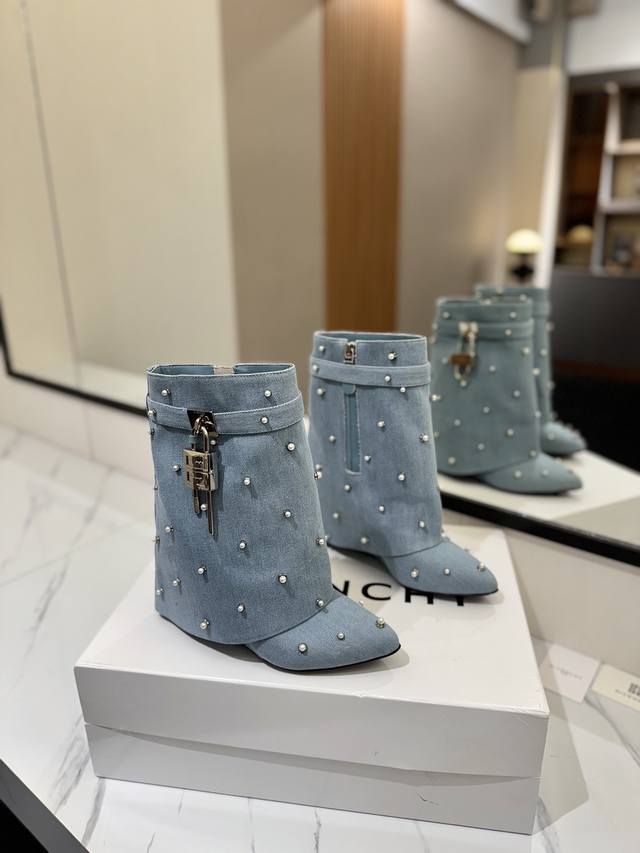 专柜正品级定制版本 Givenchy2025 新款水洗牛仔定格长靴，市面最高版本 纪梵希 锁扣 水洗牛仔定格布款 风靡整个时尚圈 原版开发鞋型超级正 最高还原度