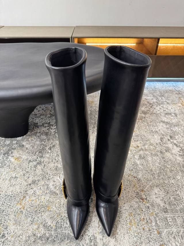 爆品高定 ★面料 牛皮 内里 牛皮 鞋底 牛皮大底 优雅风格 创造不一样的感觉 跟高 8.5 Cm 专柜包装 简约气质款式！ Show Bdetails ⊿：S