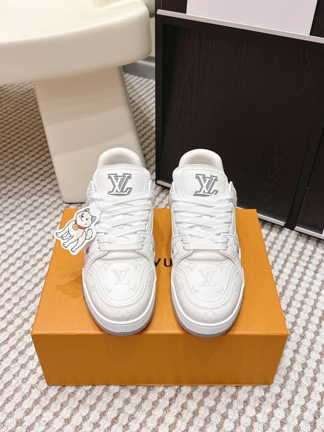 情侣款 男10必备！ Lv代购级新色现货供应！经典驴家全系列！Lvtrainer pvc 运动鞋, 每个款式配色都很赞！Trainer的脚感真的非常不错，惊喜满