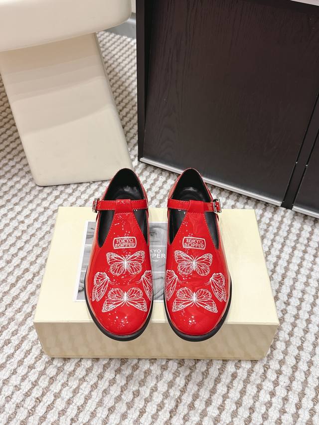 代购级 Tokyo Bopper 小众潮牌 26Ss春夏新款罗马 玛丽珍 小皮鞋 真的的美死了！新款小众品牌，每一个颜色都很好看 经典的花朵设计，具有独特的设计