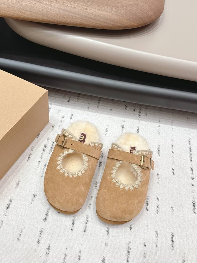 出厂： 独家顶级版本 Mou小众潮牌～2025Vs冬季最新毛鞋系列 圆头厚底毛鞋 Mou新款毛毛鞋是来自英国的潮流品牌，迅速走红国际时装界的一个年轻品牌。所致力