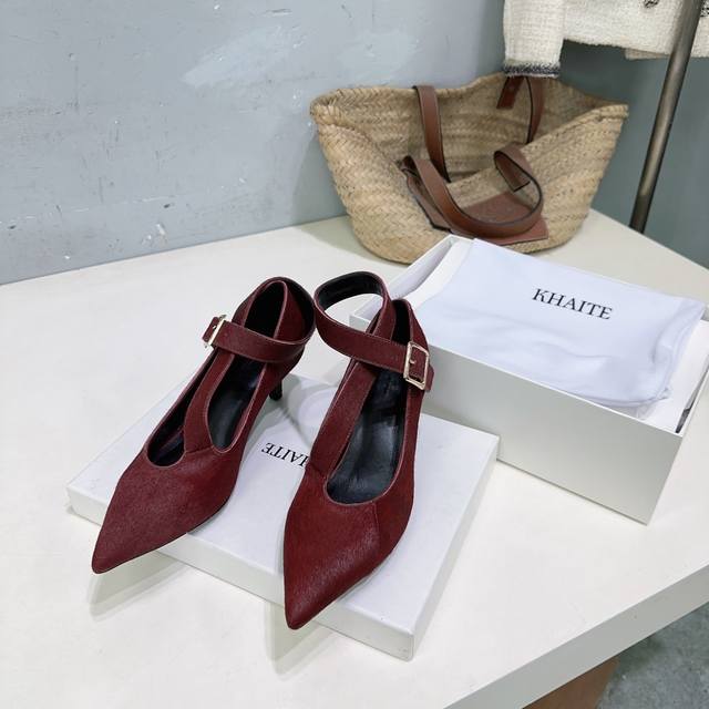 高品质出厂 ！小众潮牌 Khaite 26春夏最新简易马毛猫跟尖头单鞋跟鞋！百搭系 Ins博主同款！原版顶级复刻！超级无敌好看～鞋型简洁大方 早春百搭必备单品