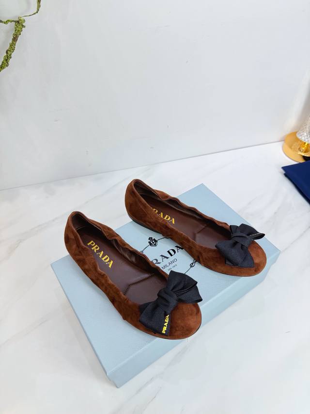 出厂 2026 Sss重磅推出普拉达最新长短靴，凉鞋单鞋，细跟，后空，粗跟系列 prada早春T台走秀网红同款＂造梦不夜城＂，prada能在重要场合上用得上了，