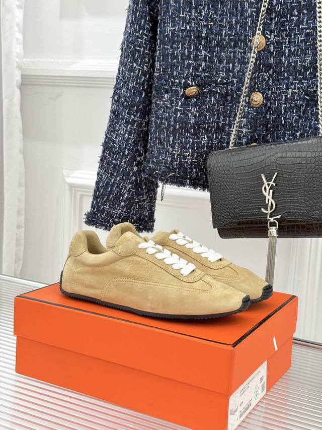 爱马仕新款系带跑步休闲德训鞋 经典运动风格+英伦风拼色设计，经典耐看！原版倒模楦型，极致1:1形体，进口小牛皮呈现出精致质感！开模定制A级高密私模大底，奢华包装