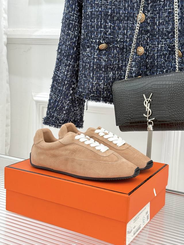 爱马仕新款系带跑步休闲德训鞋 经典运动风格+英伦风拼色设计，经典耐看！原版倒模楦型，极致1:1形体，进口小牛皮呈现出精致质感！开模定制A级高密私模大底，奢华包装