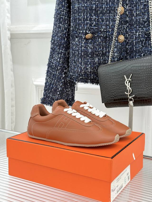 爱马仕新款系带跑步休闲德训鞋 经典运动风格+英伦风拼色设计，经典耐看！原版倒模楦型，极致1:1形体，进口小牛皮呈现出精致质感！开模定制A级高密私模大底，奢华包装