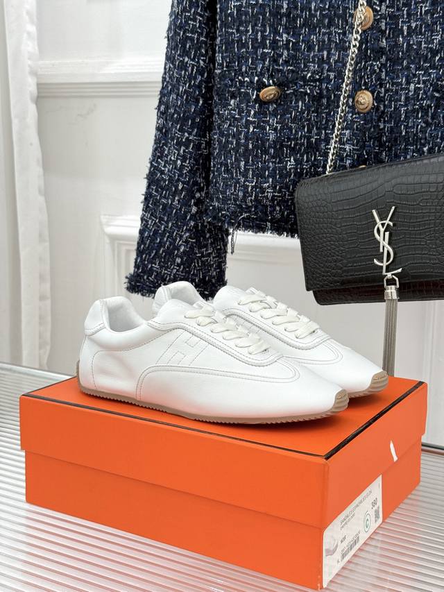 爱马仕新款系带跑步休闲德训鞋 经典运动风格+英伦风拼色设计，经典耐看！原版倒模楦型，极致1:1形体，进口小牛皮呈现出精致质感！开模定制A级高密私模大底，奢华包装