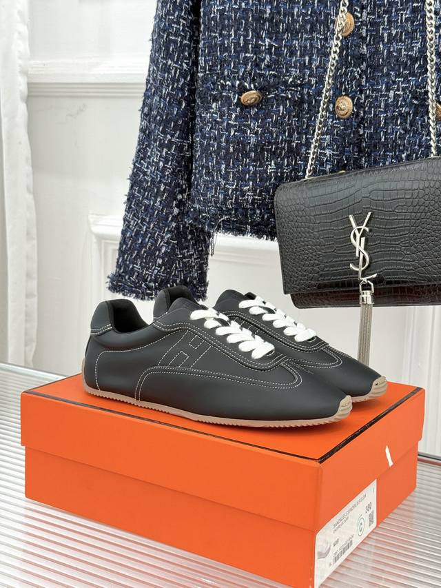 爱马仕新款系带跑步休闲德训鞋 经典运动风格+英伦风拼色设计，经典耐看！原版倒模楦型，极致1:1形体，进口小牛皮呈现出精致质感！开模定制A级高密私模大底，奢华包装