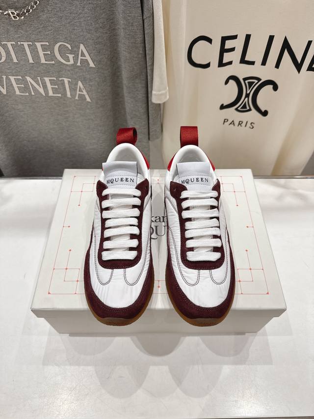 情侣款最新Flexion系列情侣款复古休闲运动鞋轻便跑步鞋小白鞋. 原版购入开发 做货 这款Flexion Off White色调反绒皮革低帮运动鞋，轻盈的鞋底