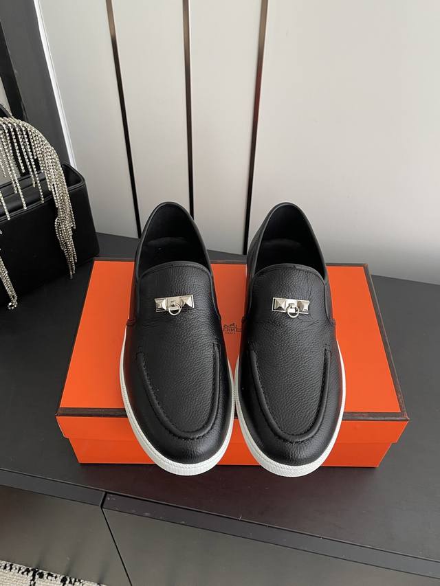 女款 p 男款 情侣款H家最新经典乐福鞋，经楦靴型+英伦复古设计，经典耐看！原版倒模楦型，极致1:1形体. 进口高端牛反绒 牛皮面料组合呈现出精致质感，进口羊皮