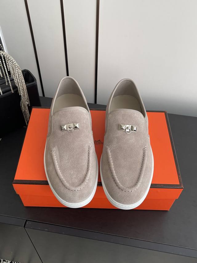 女款 p 男款 情侣款H家最新经典乐福鞋，经楦靴型+英伦复古设计，经典耐看！原版倒模楦型，极致1:1形体. 进口高端牛反绒 牛皮面料组合呈现出精致质感，进口羊皮