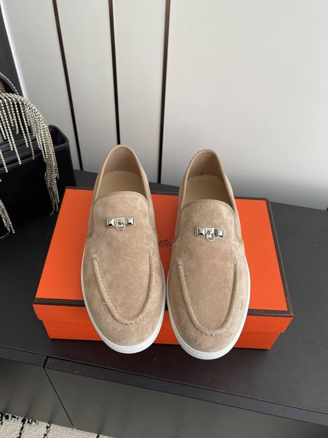 女款 p 男款 情侣款H家最新经典乐福鞋，经楦靴型+英伦复古设计，经典耐看！原版倒模楦型，极致1:1形体. 进口高端牛反绒 牛皮面料组合呈现出精致质感，进口羊皮