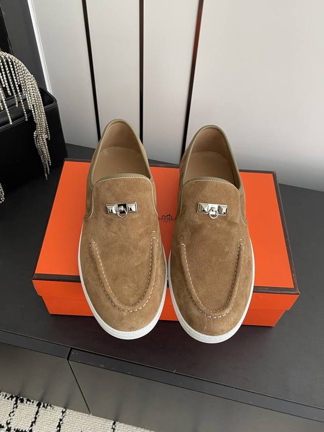 女款 p 男款 情侣款H家最新经典乐福鞋，经楦靴型+英伦复古设计，经典耐看！原版倒模楦型，极致1:1形体. 进口高端牛反绒 牛皮面料组合呈现出精致质感，进口羊皮