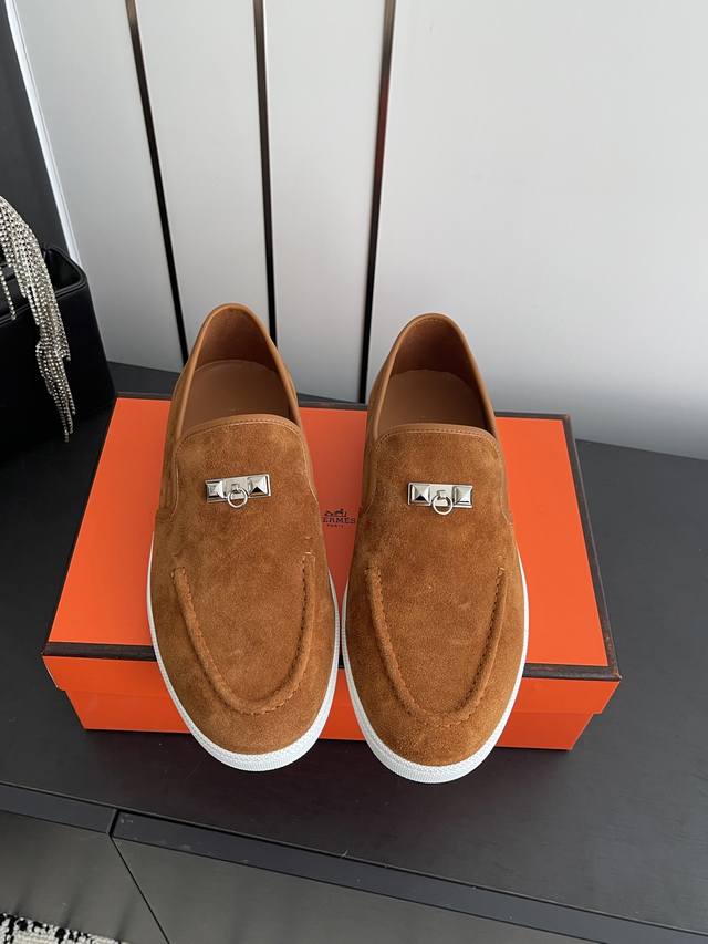 女款 p 男款 情侣款H家最新经典乐福鞋，经楦靴型+英伦复古设计，经典耐看！原版倒模楦型，极致1:1形体. 进口高端牛反绒 牛皮面料组合呈现出精致质感，进口羊皮