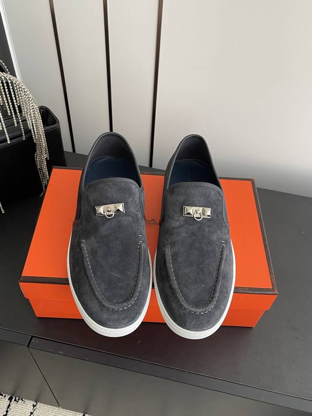 女款 p 男款 情侣款H家最新经典乐福鞋，经楦靴型+英伦复古设计，经典耐看！原版倒模楦型，极致1:1形体. 进口高端牛反绒 牛皮面料组合呈现出精致质感，进口羊皮