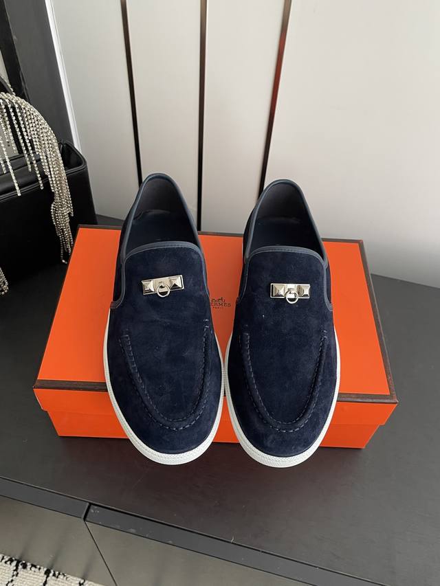 女款 p 男款 情侣款H家最新经典乐福鞋，经楦靴型+英伦复古设计，经典耐看！原版倒模楦型，极致1:1形体. 进口高端牛反绒 牛皮面料组合呈现出精致质感，进口羊皮