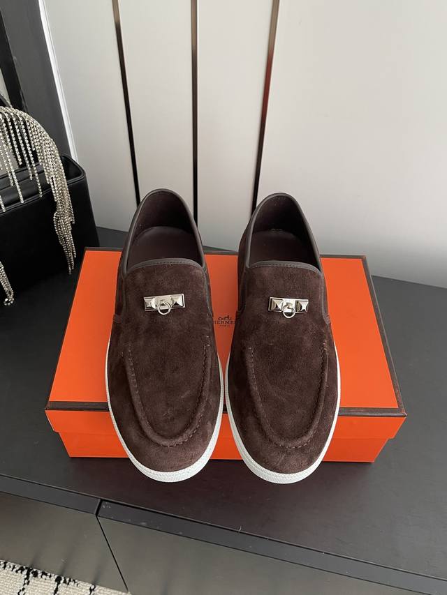 女款 p 男款 情侣款H家最新经典乐福鞋，经楦靴型+英伦复古设计，经典耐看！原版倒模楦型，极致1:1形体. 进口高端牛反绒 牛皮面料组合呈现出精致质感，进口羊皮