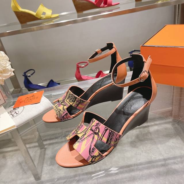 坡跟系列』 3D打印出厂价p 将经典延续25 HermèS 坡跟凉鞋新配色 爱马仕的坡跟凉鞋是我见过最简约最耐看最有气质的！！！任何风格都能Hold住，7Cm高