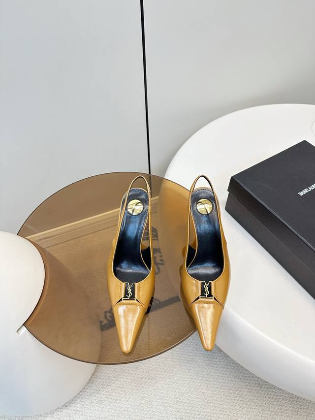 Saint Laurent｜Ysl圣罗兰轻奢风性感高跟鞋凉鞋 Ysl 25Ss春夏新款高跟鞋，牛皮材质+金属Logo扣，品牌辨识度满分！尖头细跟设计，约10Cm