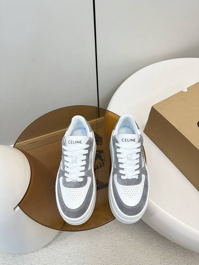 Celine Block 凯旋门 厚底运动鞋 小白鞋 Celine Block系列厚底运动鞋，拼色设计。侧面凯旋门 Logo超有辨识度，厚底增高约5Cm，显腿长