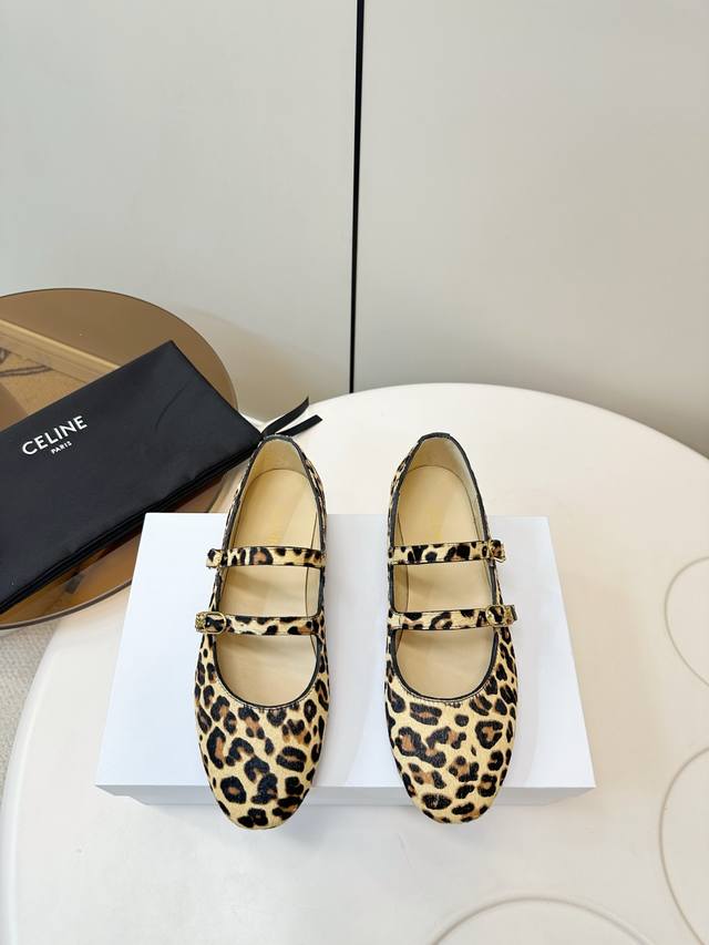 Celine Les Ballerines双袢带玛丽珍平底鞋 Celine Les Ballerines黑金玛丽珍鞋，双袢带+金属扣设计，简约优雅又复古。日常通