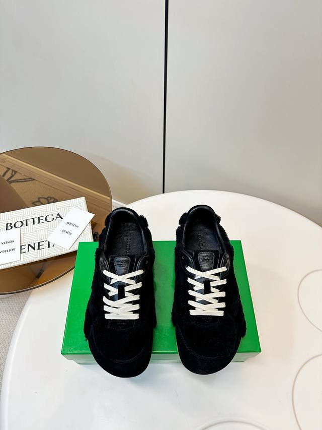 Bottega Veneta｜Bv葆蝶家 25Ss新款 阿甘鞋 德训 运动鞋 Sneaker科技尼龙和绒面打造，灵感来自复古球鞋，全新演绎经典运动鞋，轻便、舒适