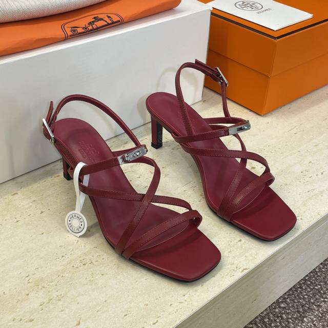 工厂p价p 配全套飞机盒 莞货 代购级 Hermers 爱马仕2026早春新款Muse Kelly扣罗马风格拼色女鞋 H家字母Logo五金扣高跟方头果冻色后空凉