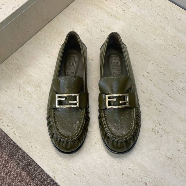 工厂p价p 芬迪 Fendi 2026早春新款果冻色懒人女单鞋 F家明星同款字母Logo五金扣平底圆头拼色乐福鞋 材质：鞋面进口小牛皮 进口羊猄皮 进口马毛+水