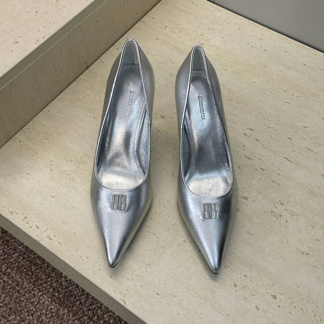 工厂p价p Balenciaga 2026早春新款尖头高跟女鞋 巴黎世家字母Logo五金扣气质女单鞋 材质:鞋面进口小牛皮 进口真丝面料+混种羊皮里+意大利真皮