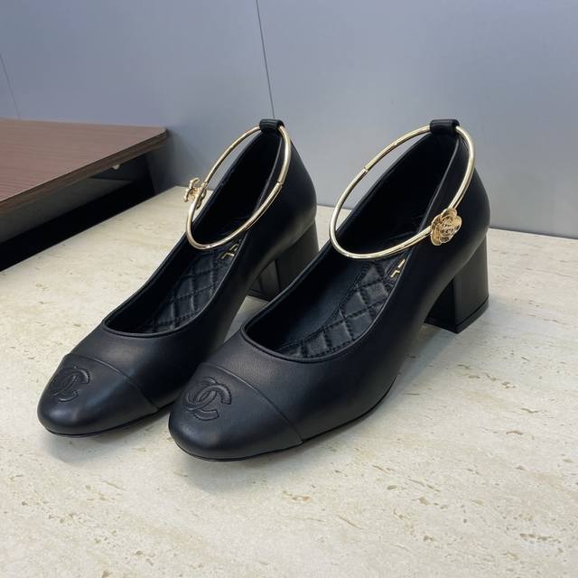 工厂p价p Chanel 香奈儿 2026早春走秀新款粗跟玛丽珍女鞋 小香字母Logo五金扣菱格电绣圆头芭蕾舞女单鞋 材质：鞋面进口混种羊皮+水染羊皮内里+原版