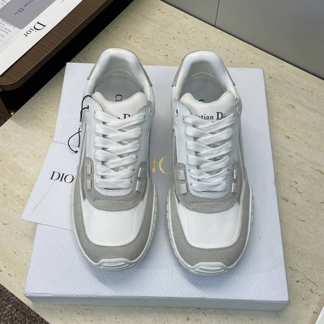 工厂p价p Dior 迪奥 2026早春走秀新款 D-Tech系列镂空运动女鞋 明星同款厚底系带休闲阿甘跑鞋 Cd字母Logo拼色复古老爹鞋 材质:鞋面进口小牛