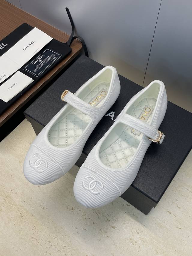 工厂p价p Chanel 香奈儿 2025秋冬走秀新款平底乐福女鞋 小香字母Logo菱格电绣五金扣圆头低跟玛丽珍芭蕾舞女单鞋 材质：鞋面进口环保透气科技面料+混