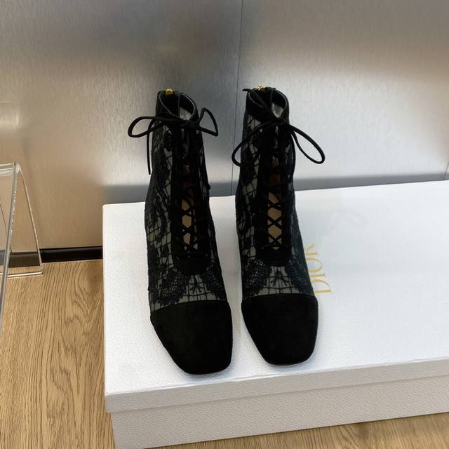 工厂p价p：短靴p 长靴p Dior 迪奥 春夏走秀高定系列Naughtily-D女靴 Cd字母Logo Roses通体提花刺绣优雅高筒长靴 明星同款粗跟方头系