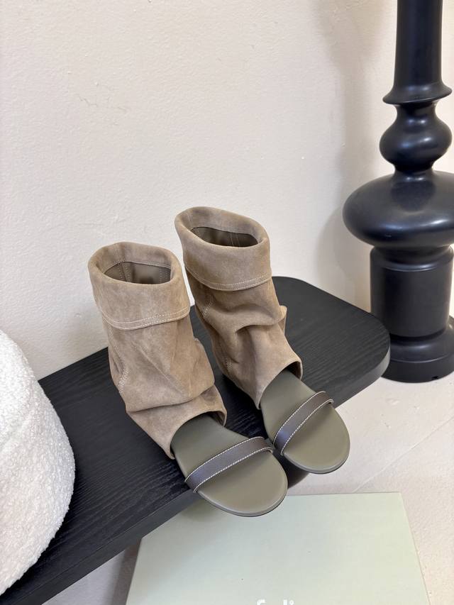 内增高4Cm Unfolio一字带新款走秀款堆堆靴慵懒法欧风，飒爆了 自然舒适洒脱时髦精最爱对版进口丝光牛麂皮，弹力莱卡羊皮里，原版大底，码数35-39# 40