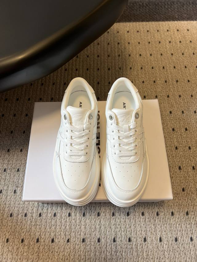 Article N*厚底板鞋小白鞋休闲鞋 根植于西海岸滑板文化，将复古元素与现代街头风格融合，主打简约不张扬的设计；鞋面采用真皮拼接，融入环保材料，兼顾质感与可