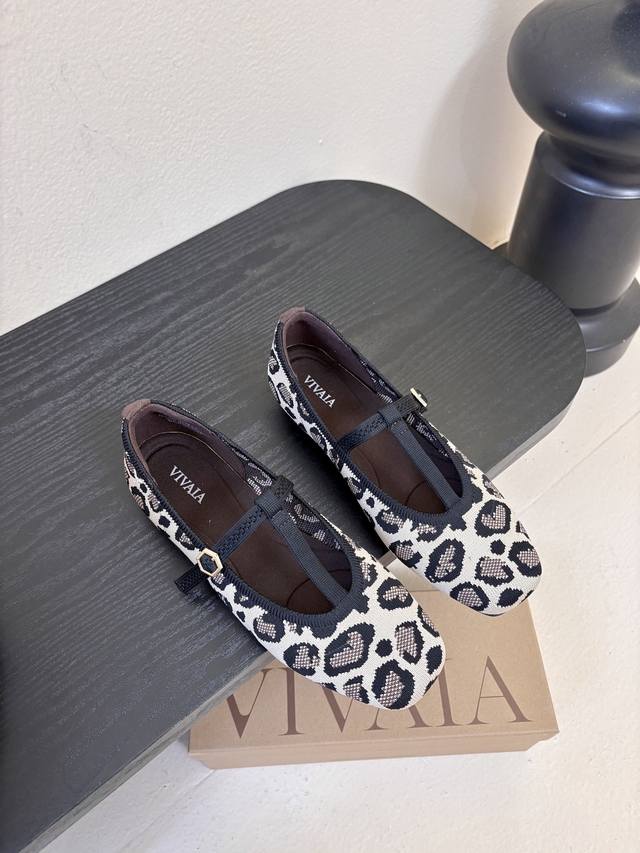 Vivai*25Ss 针织风平底鞋玛丽珍鞋单鞋 用针织面料，鞋面有麻花纹理，轻便又有弹性，脚感像穿袜子一样贴合，同时兼顾透气度。方头+系带元素，甜中带点休闲感，