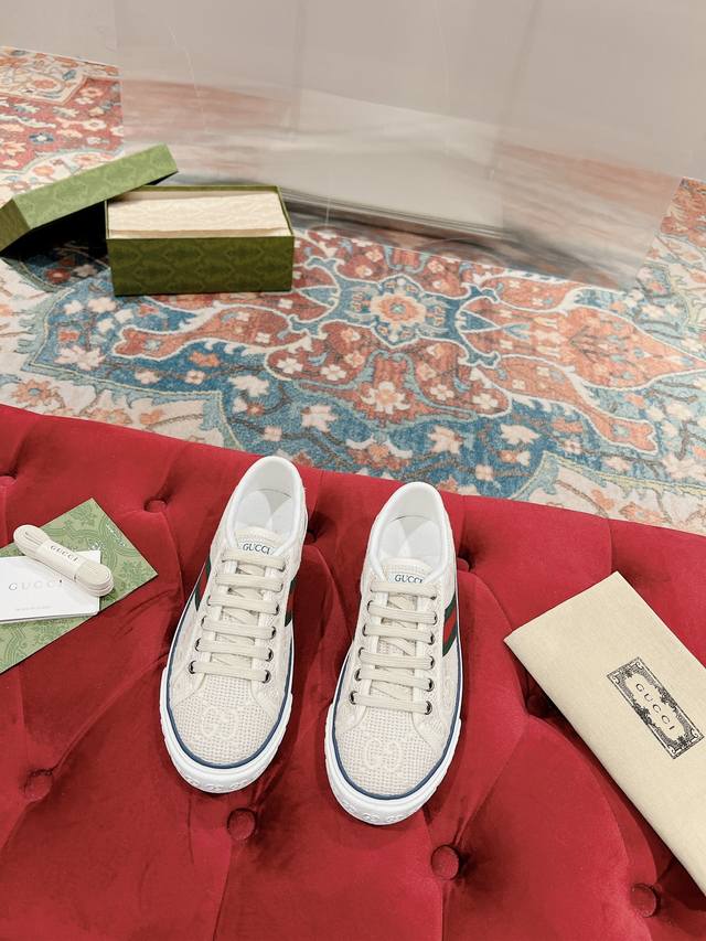 女款p 男款p 全新升级Arrival Gucc* Tennis 1977 经典系列帆布鞋 火爆推荐款，G+1977×Disney 合系作列 双帆布成制融品入牌