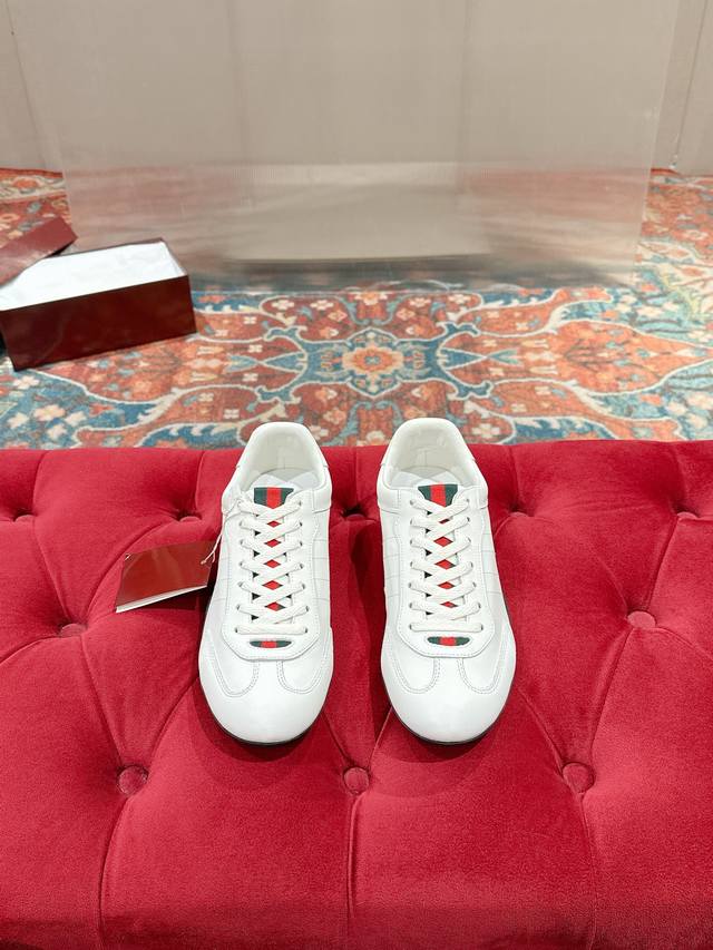 Gucci古驰Shift系列 情侣款 复古 德训鞋 休闲 运动鞋 原版购入开发 做货 Gucci Shift系列全新上市，轻盈设计焕新诠释运动风尚。利落廓形更添