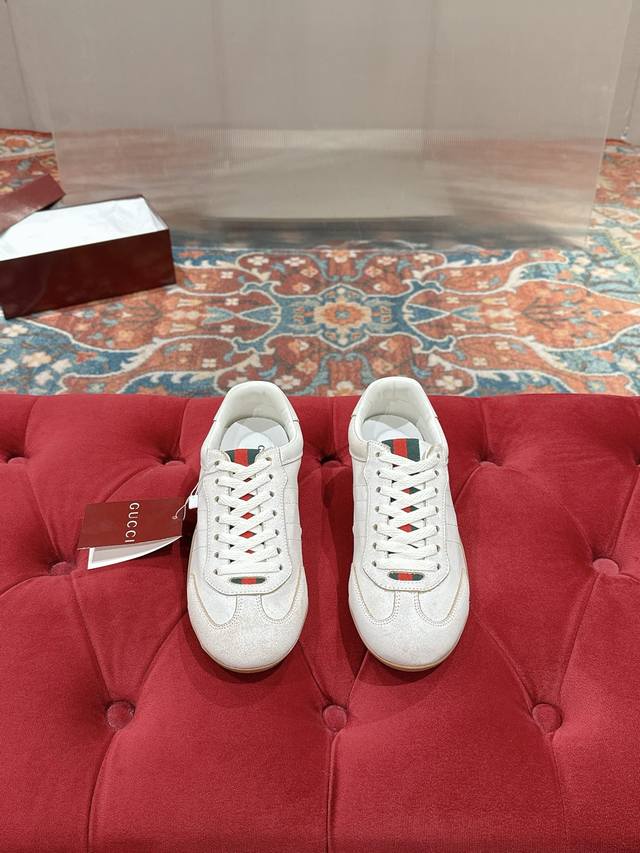 Gucci古驰Shift系列 情侣款 复古 德训鞋 休闲 运动鞋 原版购入开发 做货 Gucci Shift系列全新上市，轻盈设计焕新诠释运动风尚。利落廓形更添