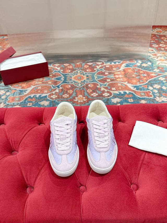 女 Gucci 最新款 阿甘鞋 德训鞋 休闲鞋 复古时尚 简约高级 随意搭配 上脚非常轻便舒适鞋面原版牛皮面 网面拼接 羊皮内里 最新开模原版大底码数:女35-