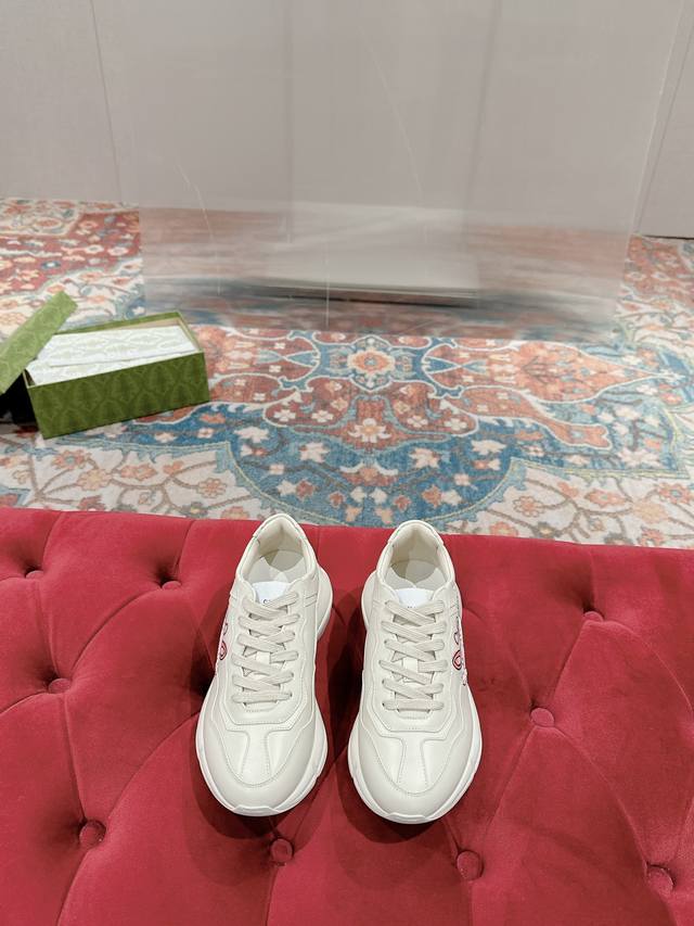 女款 意大利古驰Gucci老爹鞋 代购级 原版复刻 太古汇购入原版经过不断的改进细节，升级，从鞋子的包装-防伪标识-鞋盒配件-面料优化-大底工艺-车线走线-油边