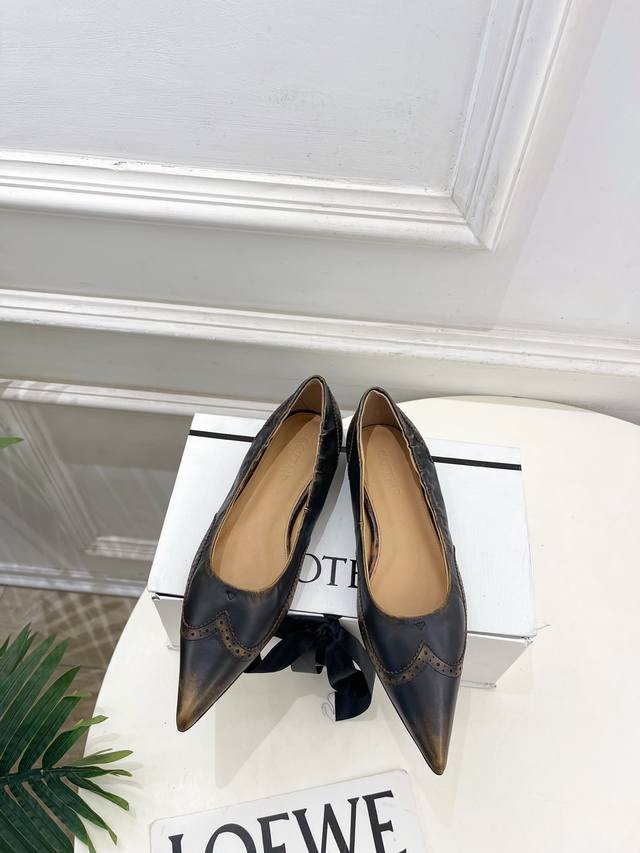 Cotem 春夏新品 Tarelka Filigree 布洛克擦色雕花尖头单鞋 作为这两年最受欢迎的设计师牌，设计简单、细节巧妙、清新脱俗！ 不想满大街撞款的可